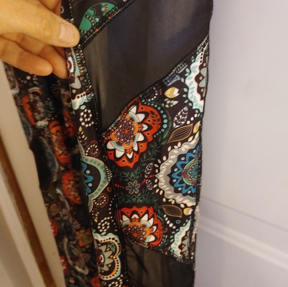 Vogo Women's athletic leggings size M moisture wicking NWT Tribal Pattern - Picture 4 of 6